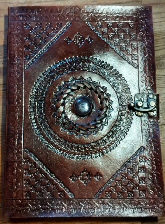 Carnet en cuir artisanal Lapis-lazuli grimoire livre dessin note voyage