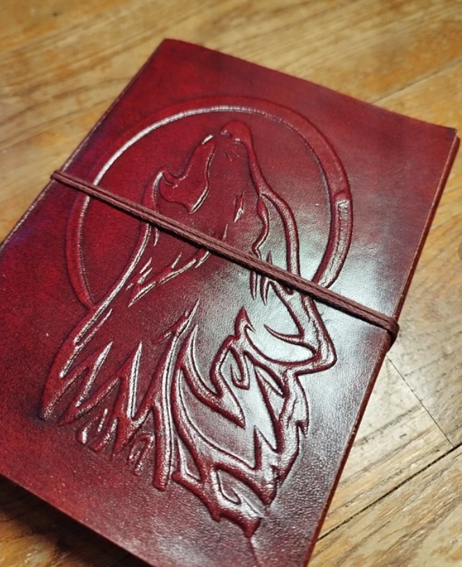 Carnet en cuir artisanal grimoire livre dessin note