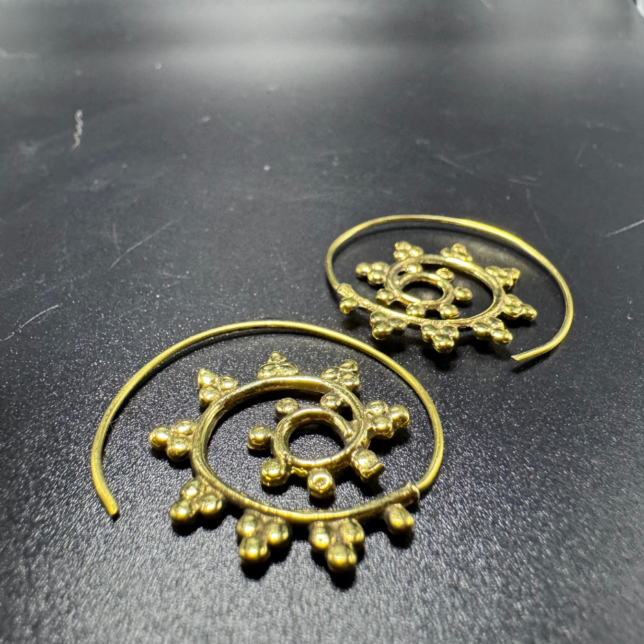 Boucles d'oreilles indiennes artisanales dorées