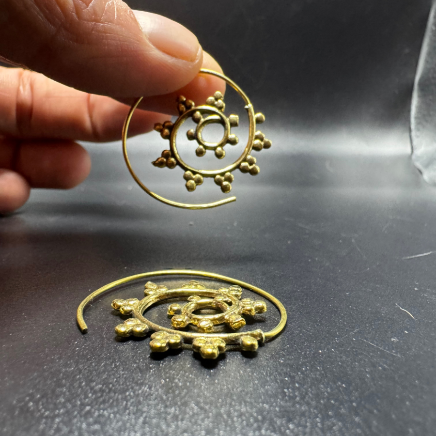 Boucles d'oreilles indiennes artisanales dorées