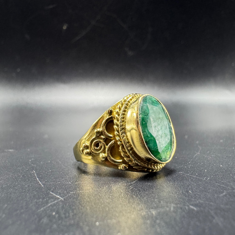 Bague indienne orné d’une émeraude