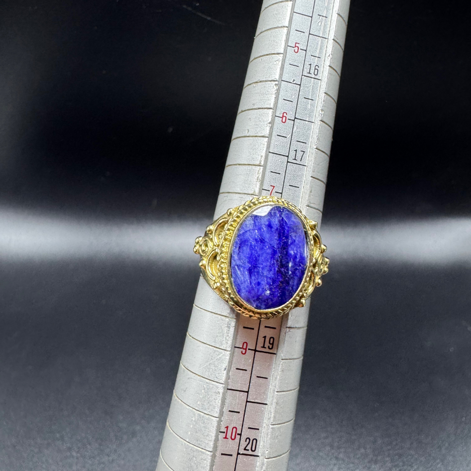 Bague indienne orné d’un saphir