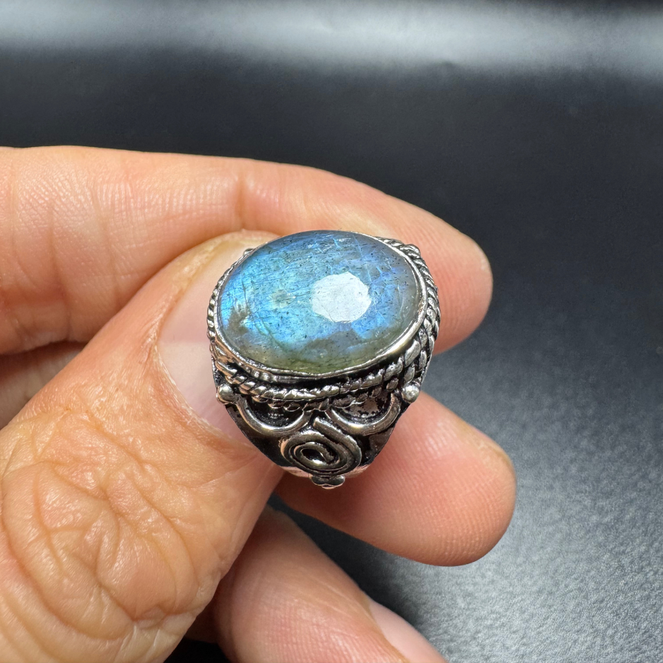 Bague indienne orné d’une labradorite
