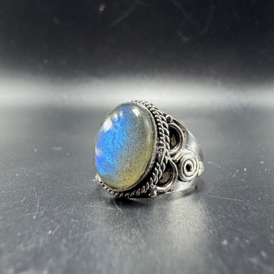 Bague indienne orné d’une labradorite