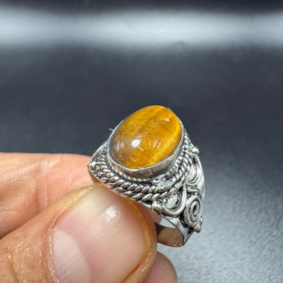Bague indienne orné d’un oeil de tigre