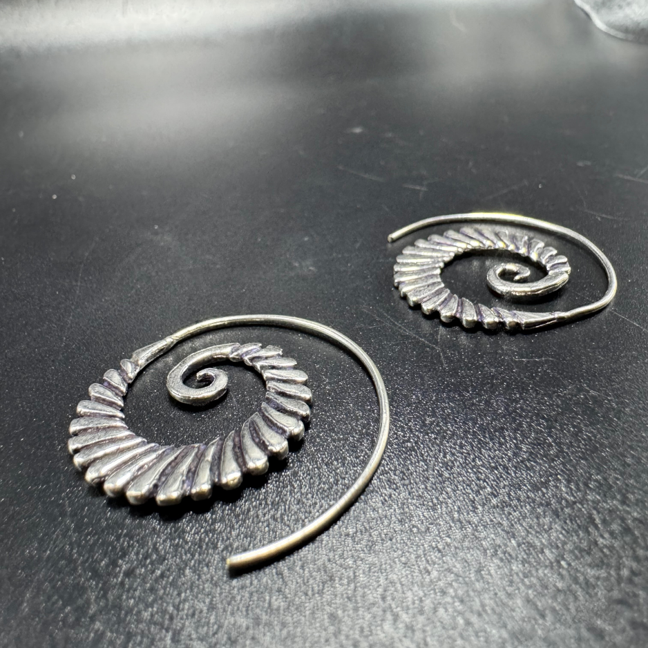 Boucles d'oreilles indiennes artisanales argentées