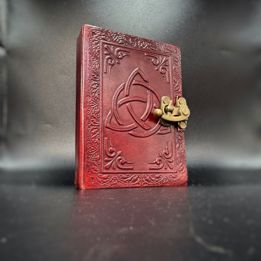 Carnet en cuir fait main motif triquetra – Artisanat d’Inde