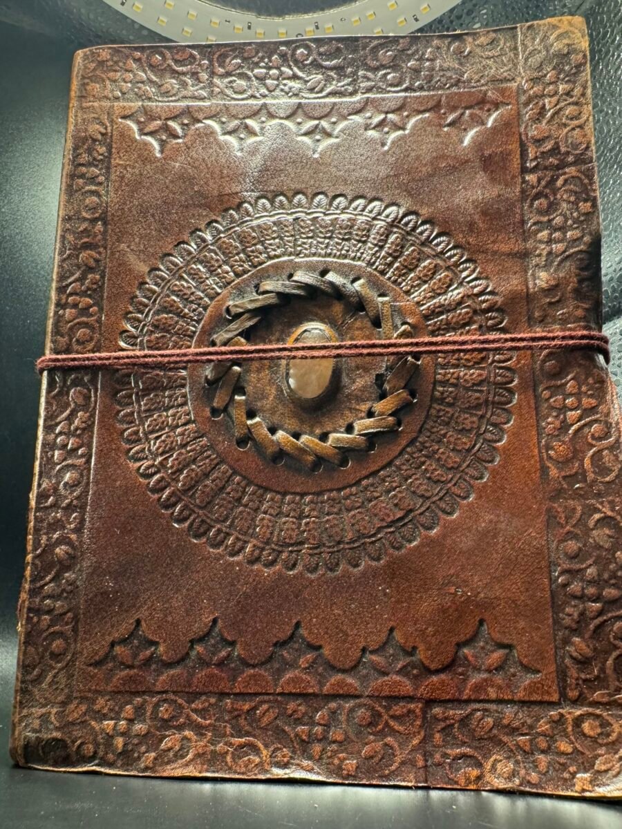 Carnet en cuir fait main avec pierre naturel – Artisanat d’Inde