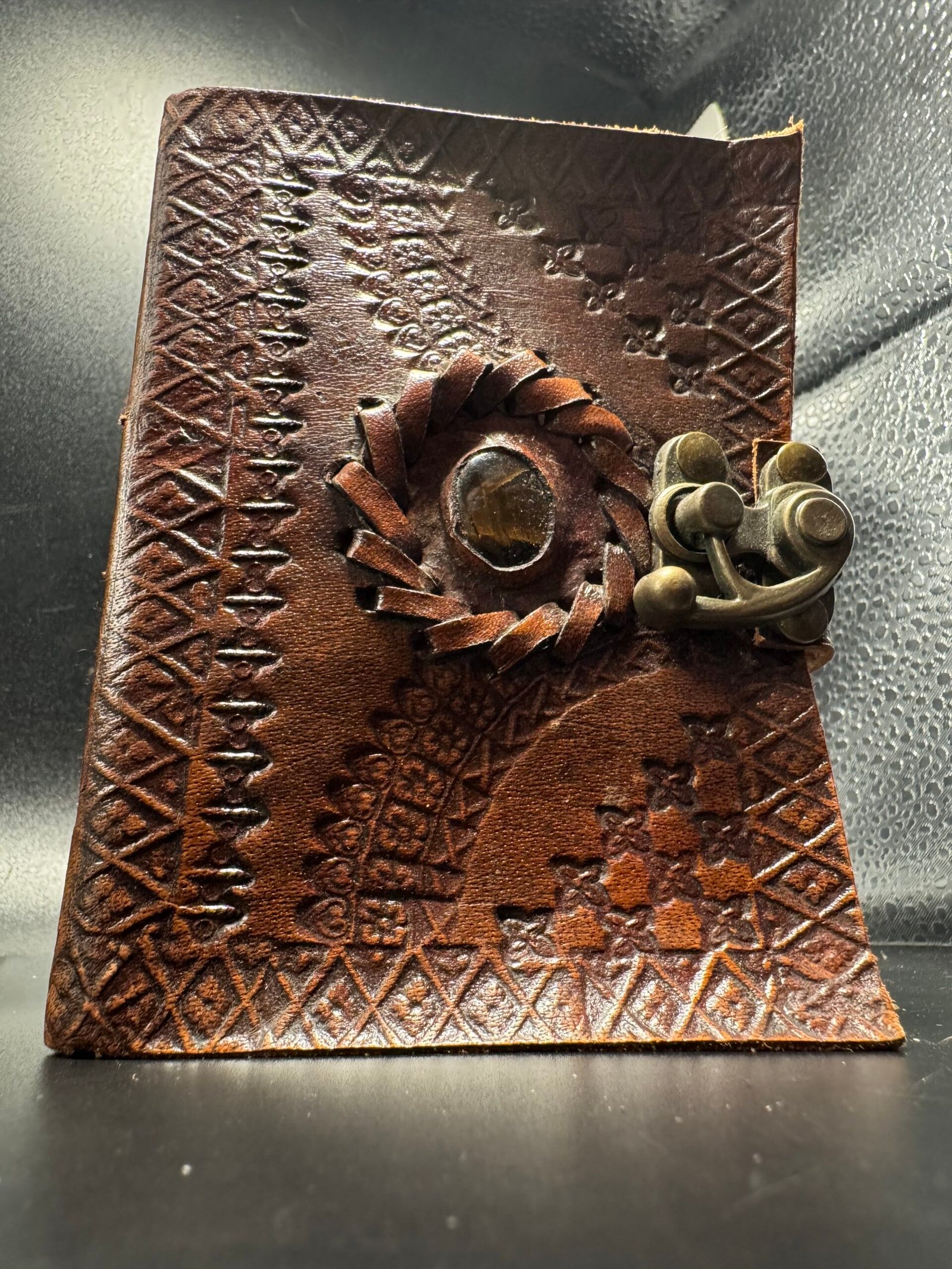 Carnet en cuir fait main avec pierre naturelle – Artisanat d’Inde