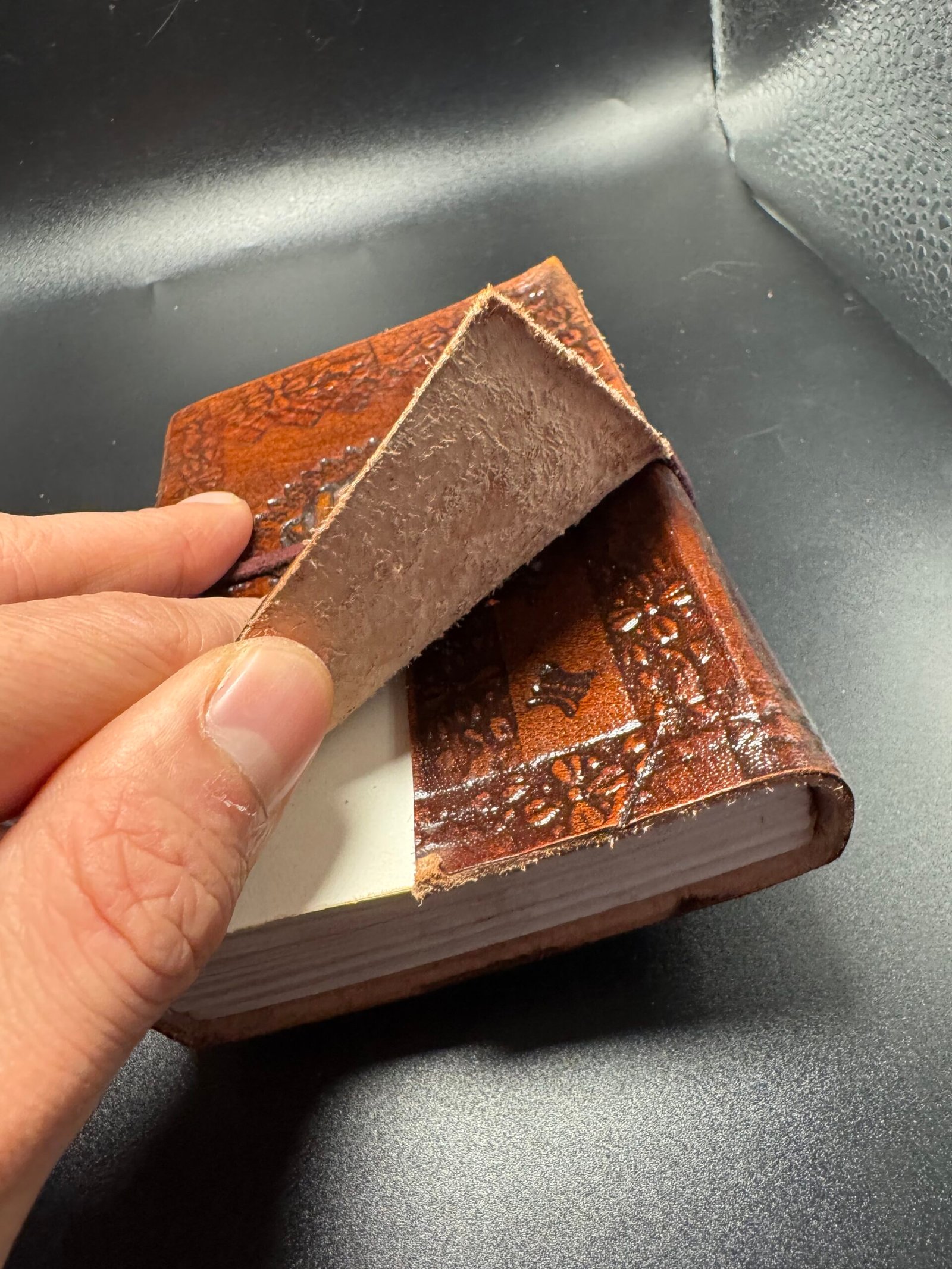 Carnet en cuir fait main avec pierre naturelle – Artisanat d’Inde