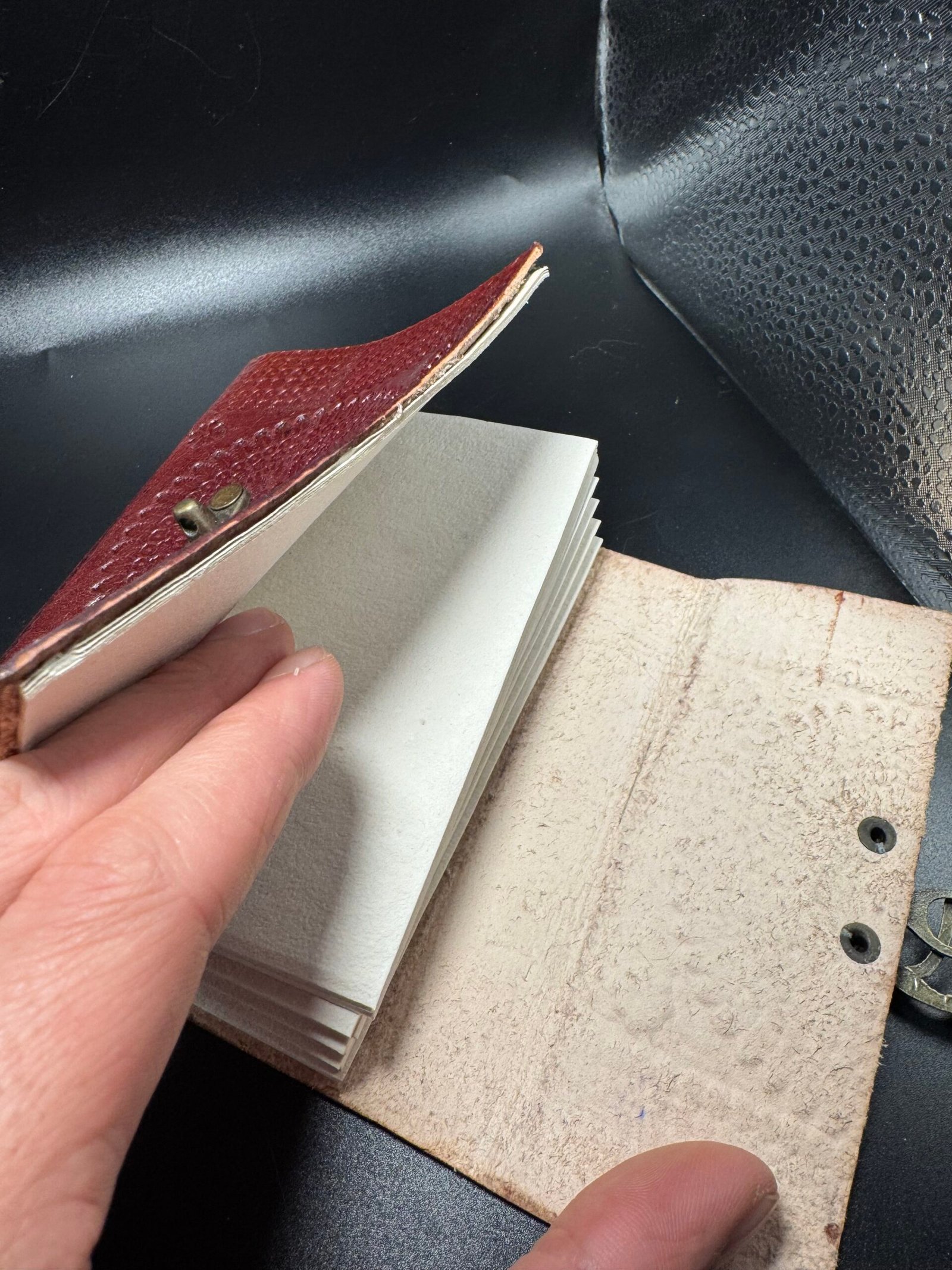 Carnet en cuir fait main avec motif mandala – Artisanat d’Inde