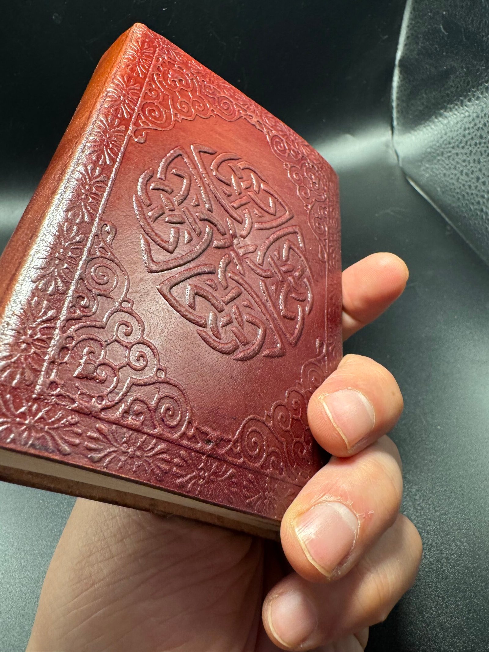 Carnet en cuir fait main avec motif mandala – Artisanat d’Inde