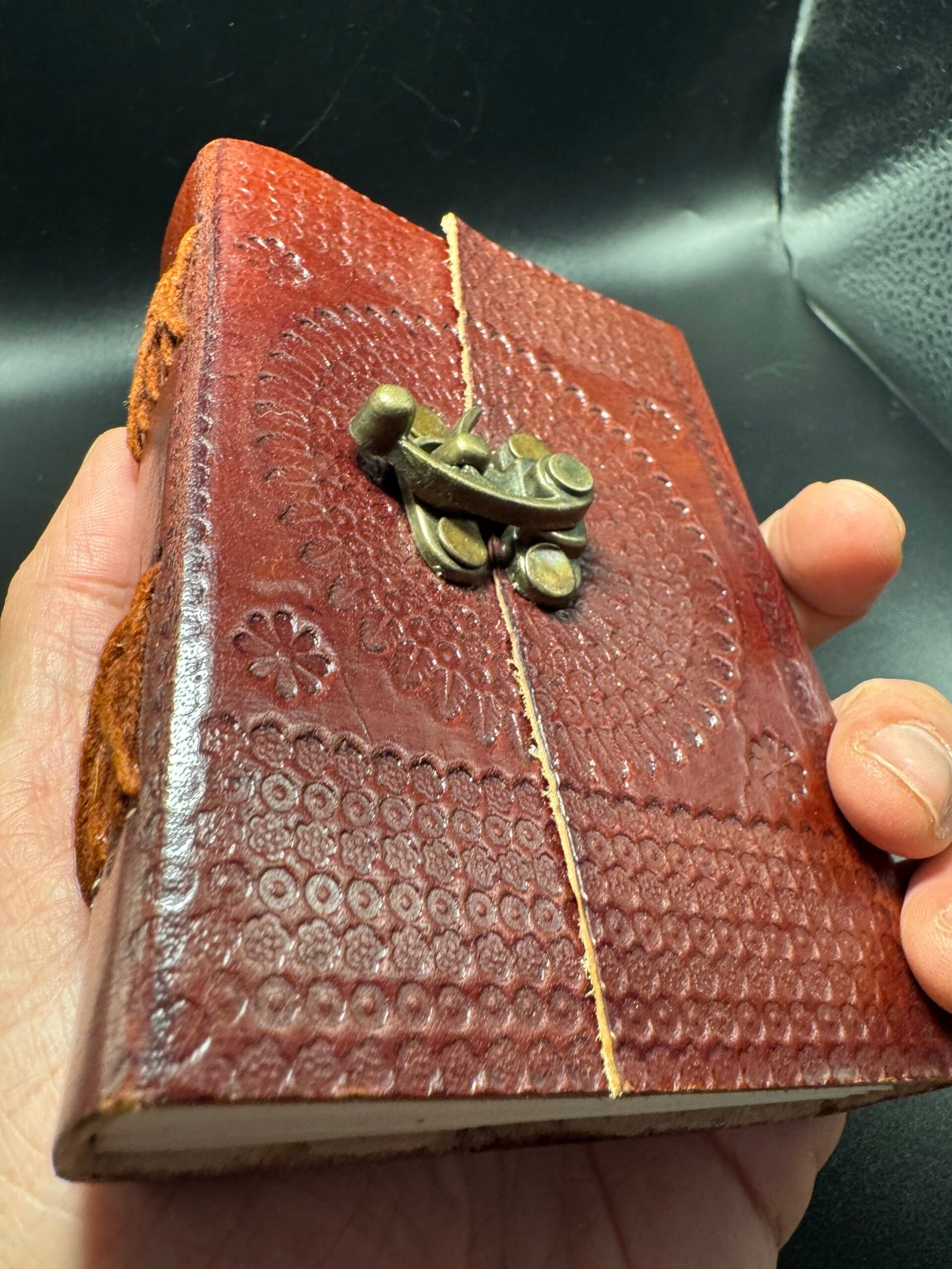 Carnet en cuir fait main avec motif mandala – Artisanat d’Inde