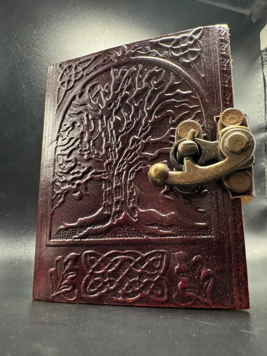Carnet en cuir 10x8 fait main en Inde - grimoire fermoir