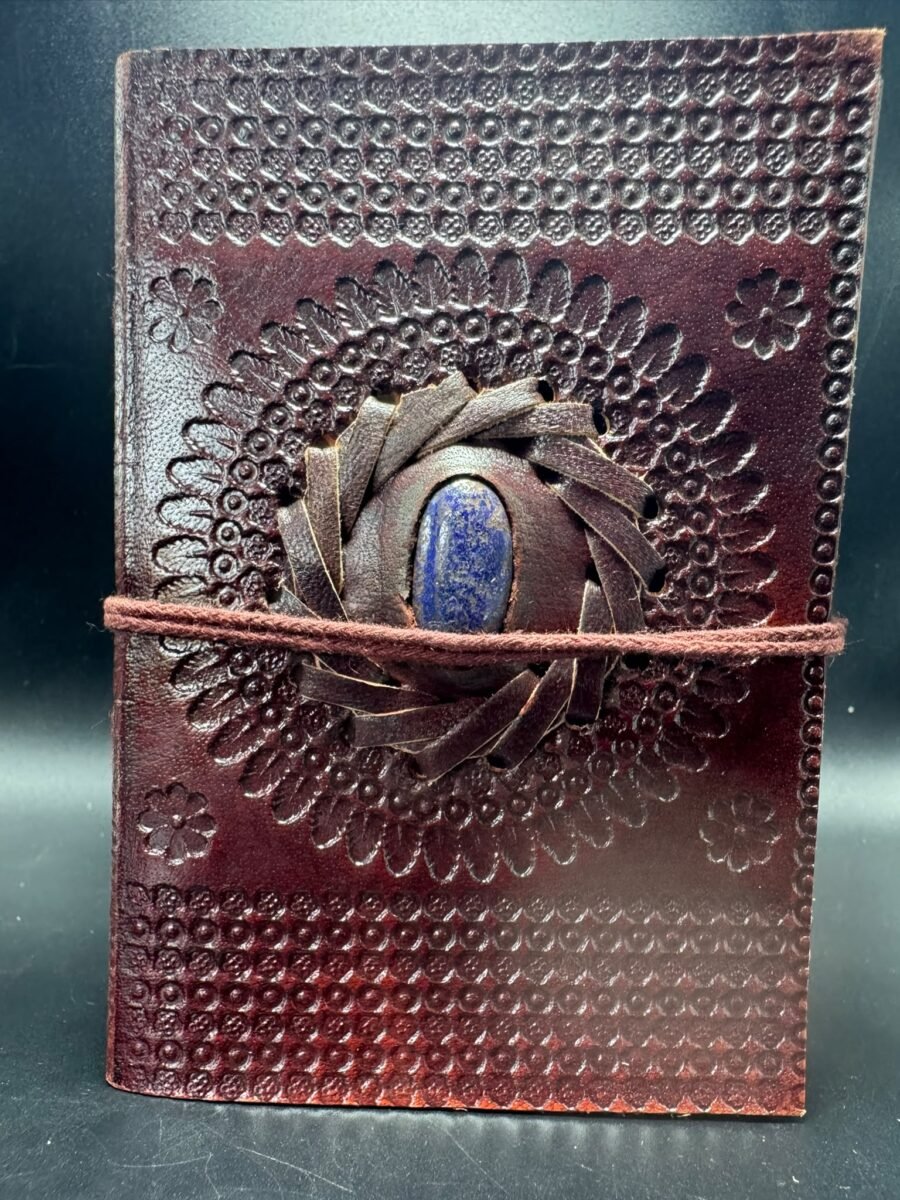 Carnet en cuir fait main avec pierre lapis lazuli