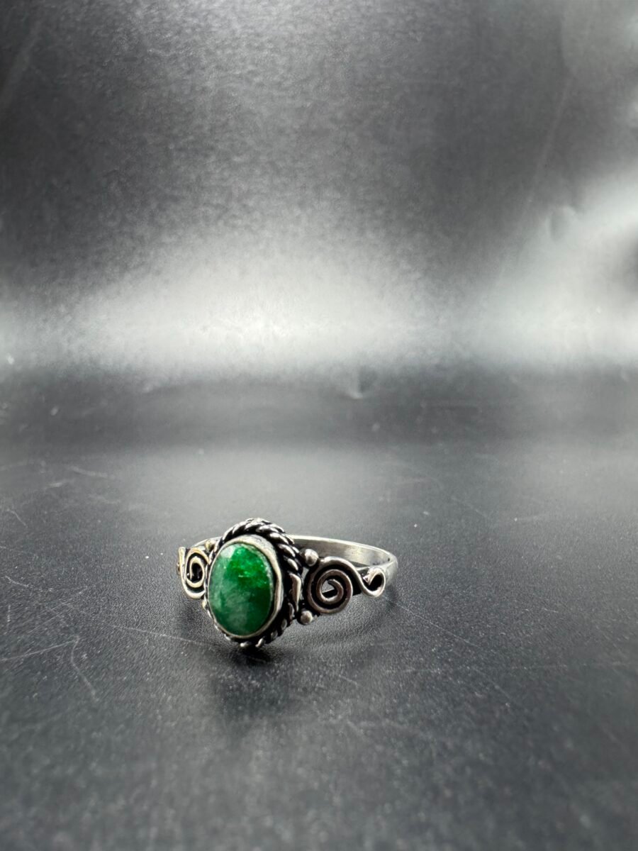 Bague indienne orné d’une émeraude