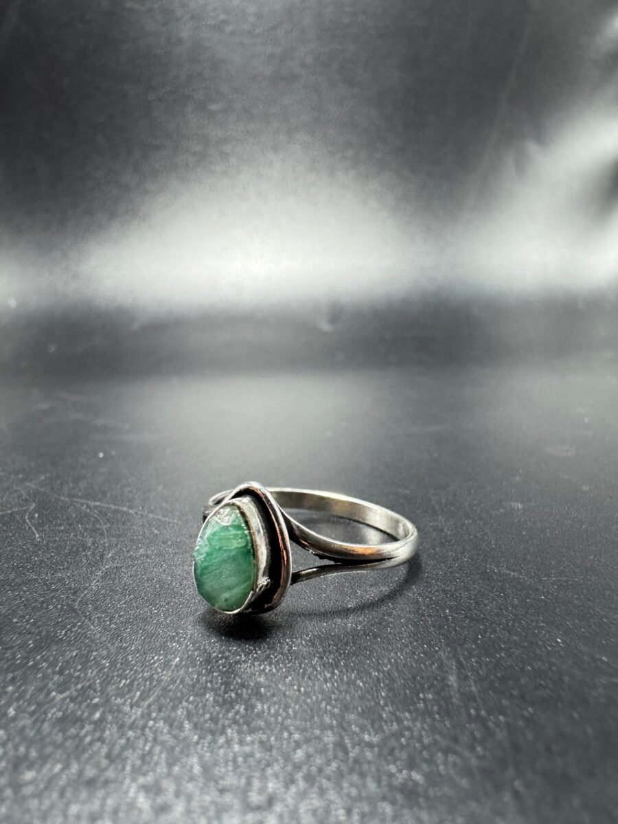 Bague indienne orné d’une émeraude