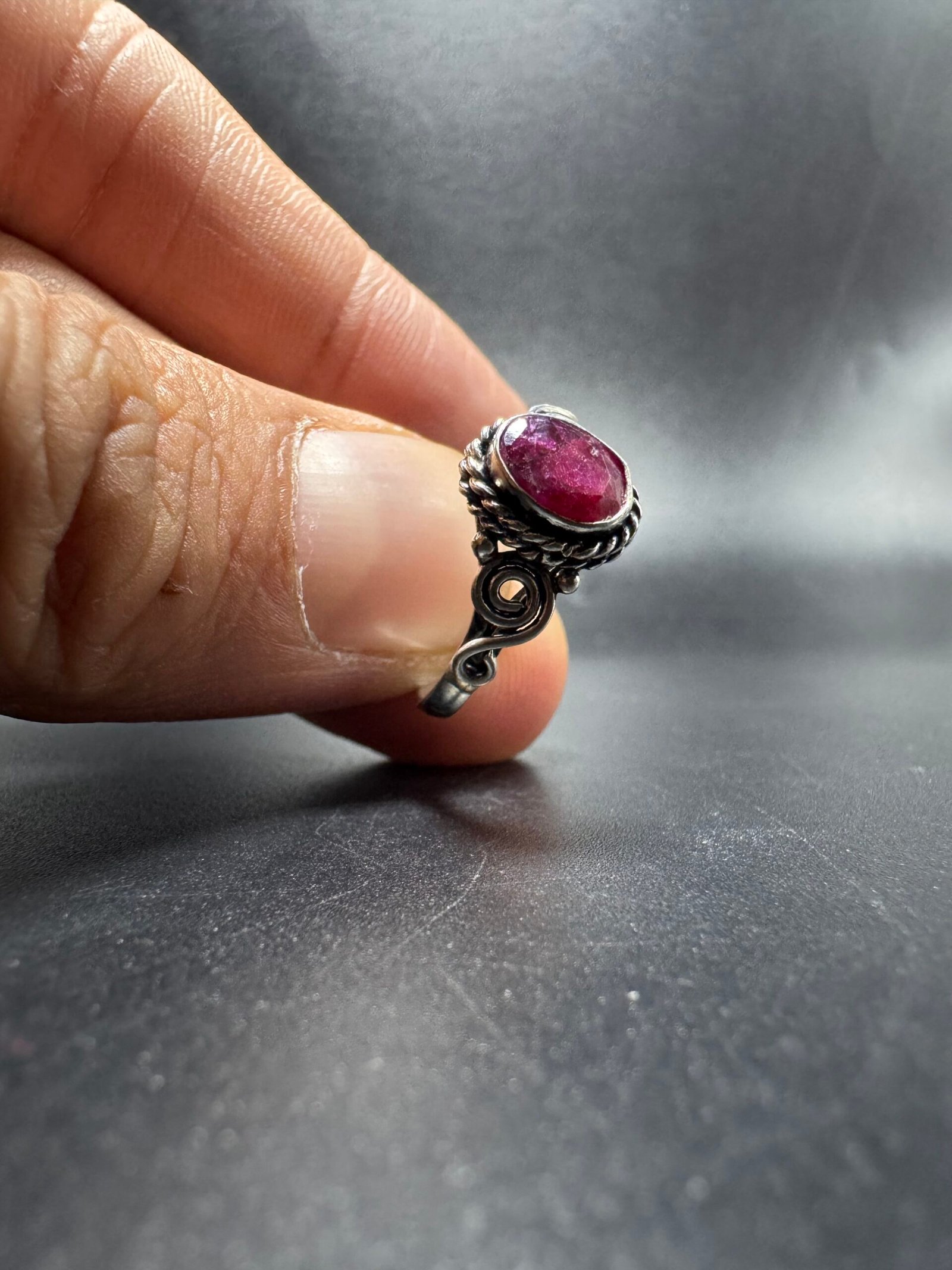 Bague indienne orné d’un rubis