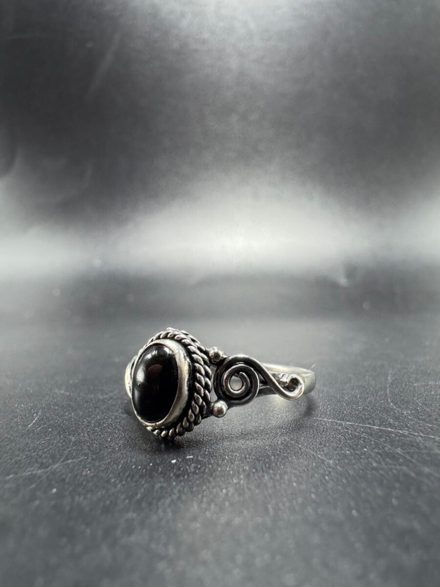 Bague indienne orné d’une tourmaline
