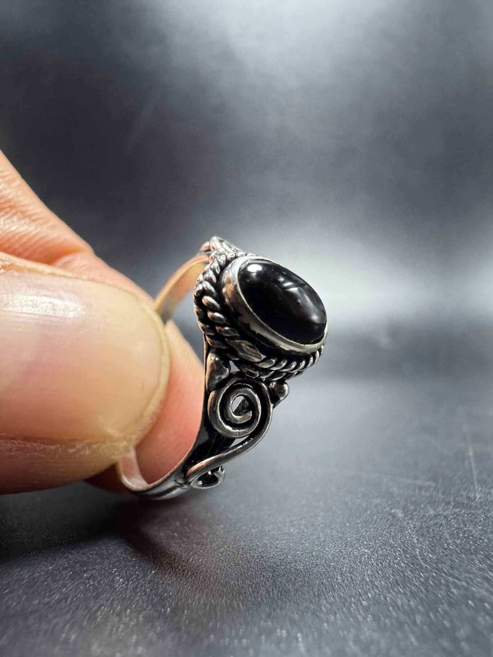 Bague indienne orné d’une tourmaline